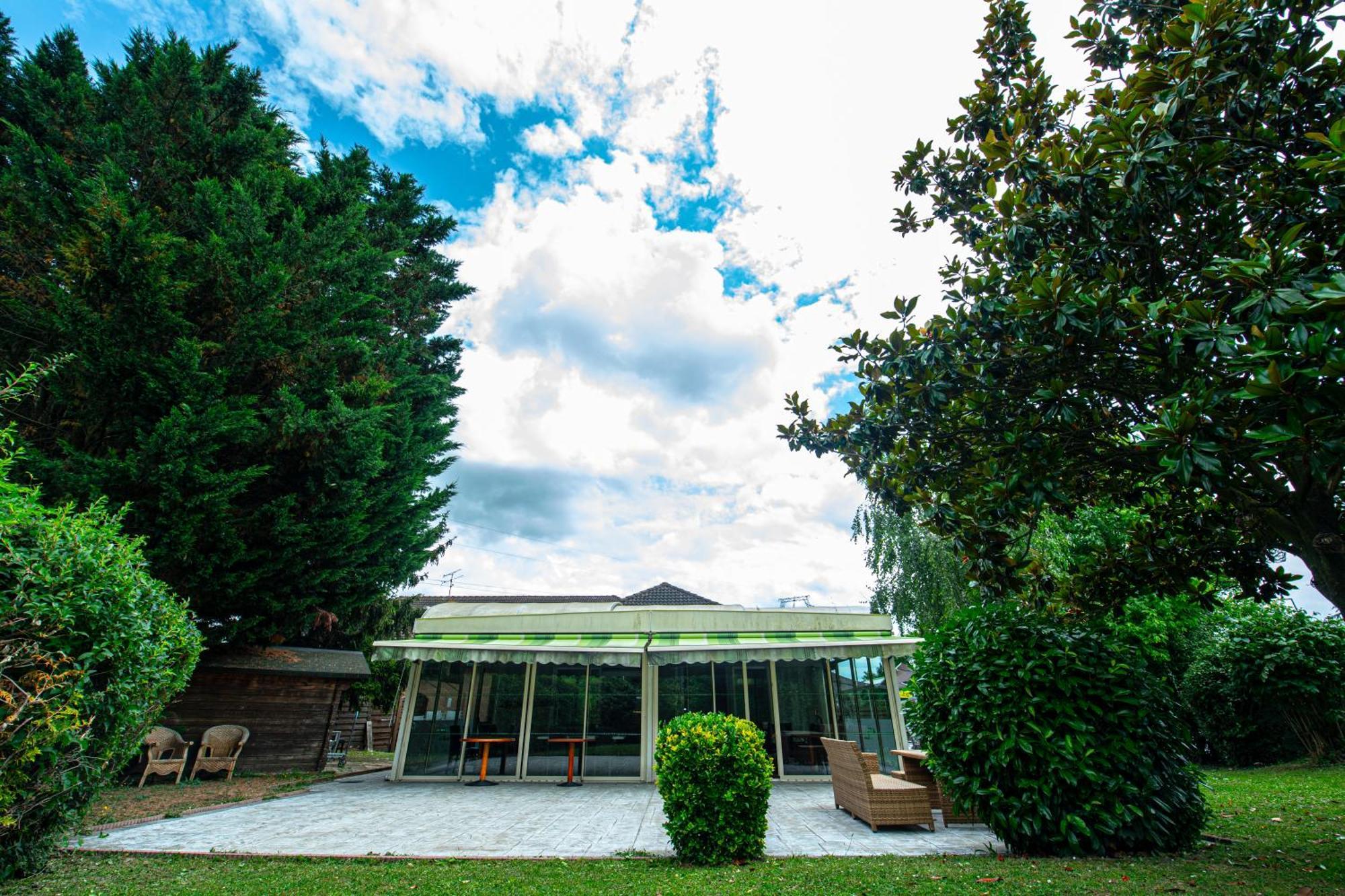 Logis Hotel - Le Relais Du Parisis Villeparisis Bagian luar foto