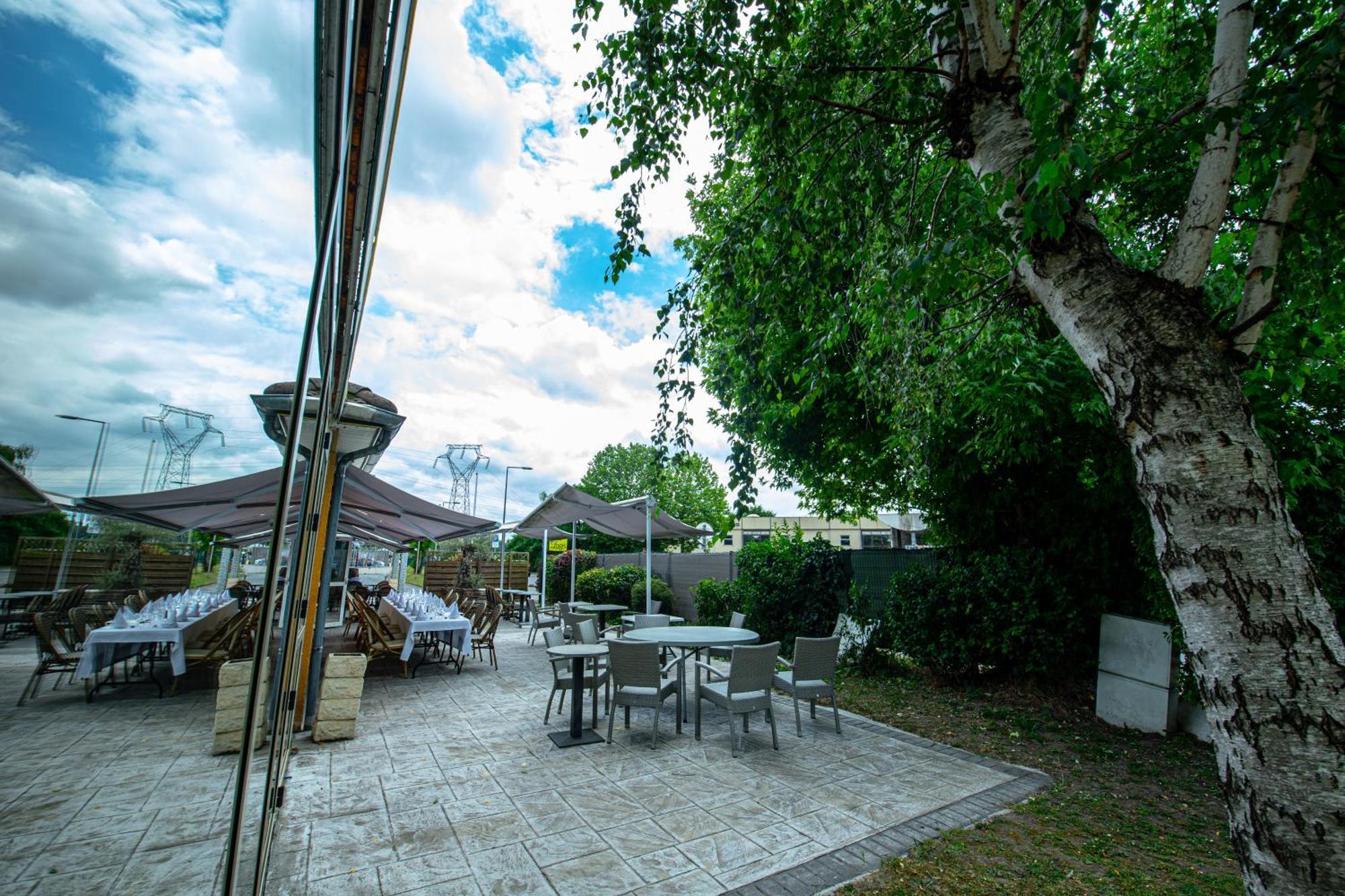 Logis Hotel - Le Relais Du Parisis Villeparisis Bagian luar foto