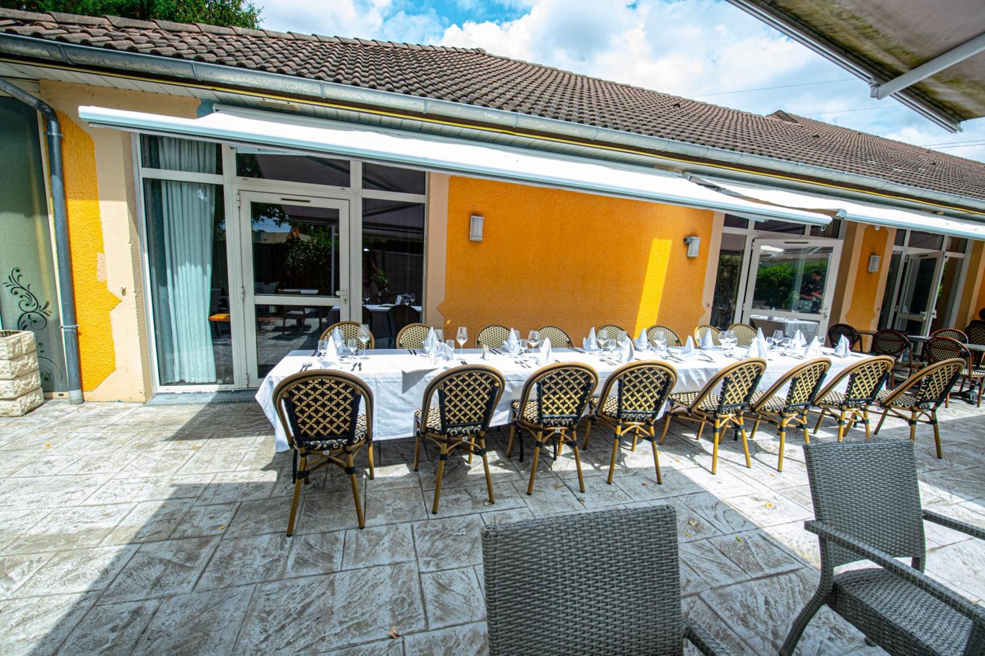 Logis Hotel - Le Relais Du Parisis Villeparisis Bagian luar foto
