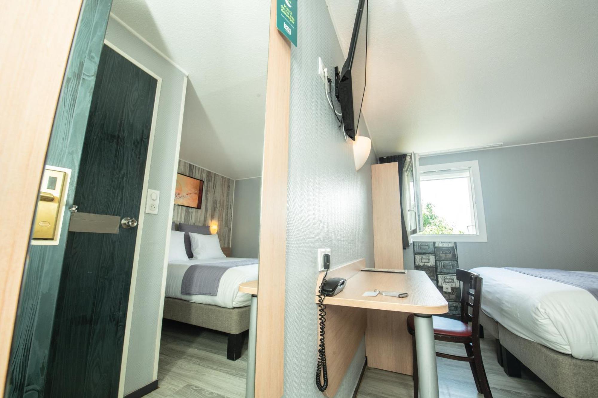 Logis Hotel - Le Relais Du Parisis Villeparisis Bagian luar foto