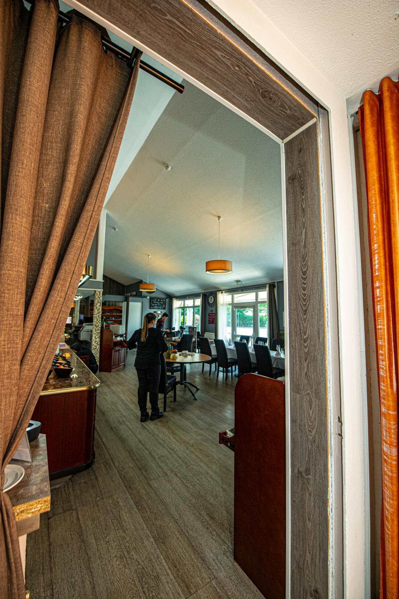 Logis Hotel - Le Relais Du Parisis Villeparisis Bagian luar foto
