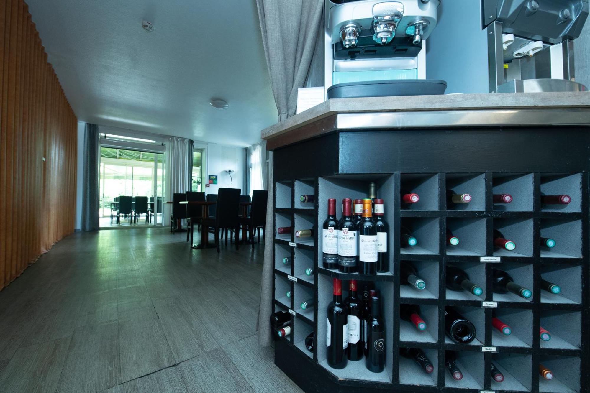 Logis Hotel - Le Relais Du Parisis Villeparisis Bagian luar foto