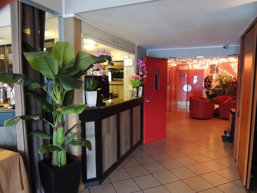 Logis Hotel - Le Relais Du Parisis Villeparisis Bagian luar foto